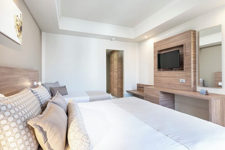 Room 72 of 236