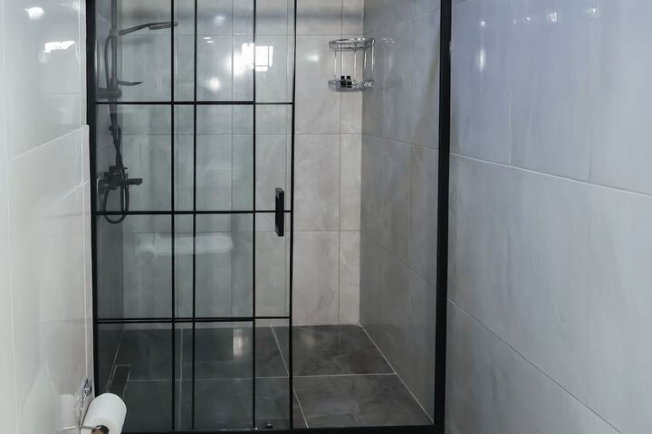 Room 17 of 28