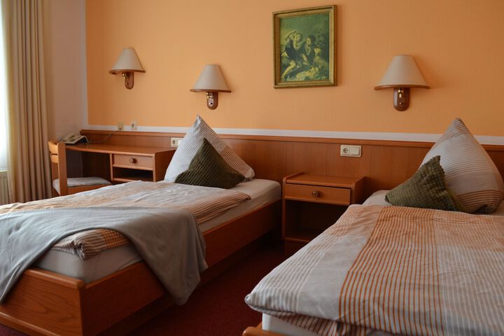 Room 6 of 17