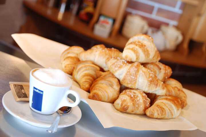 Breakfast/Coffee Service 86 of 112