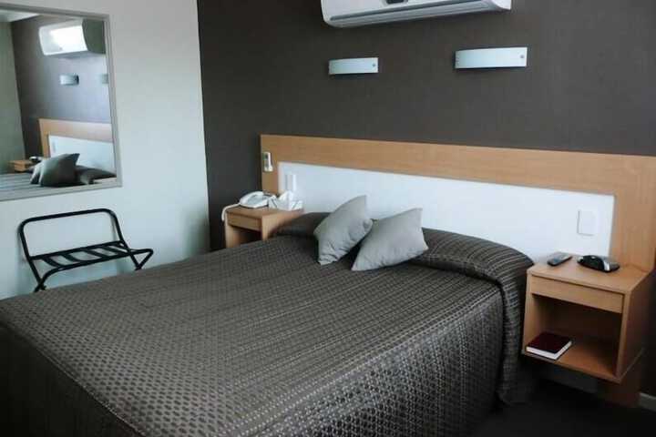 Room 4 of 13