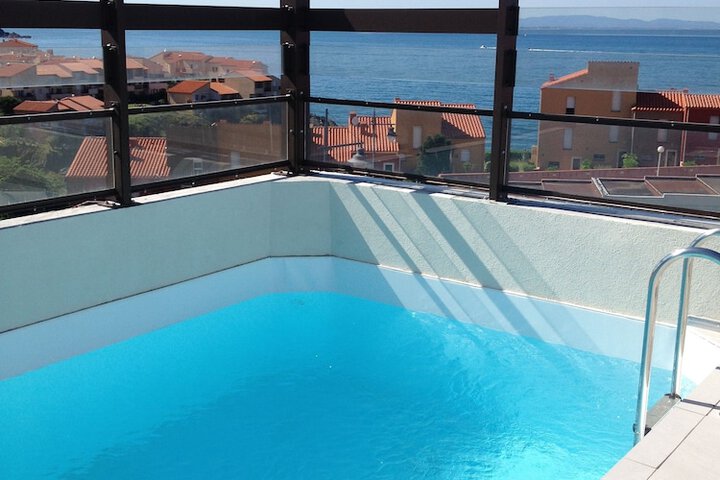 Pool Hotel