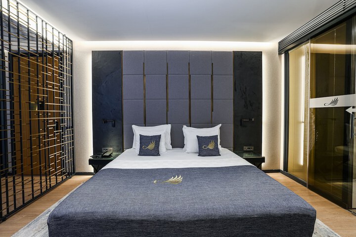 Room 37 of 80
