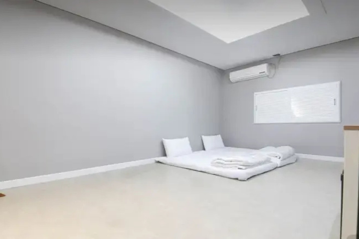 Room 5 of 22