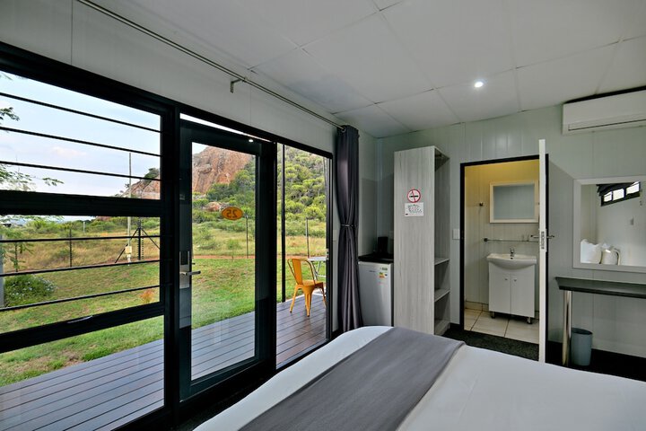 Room 6 of 30