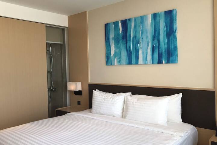 Room 6 of 32