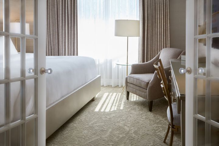 Classic Suite 1 King Bed with Sofa Bed (1 of 13)