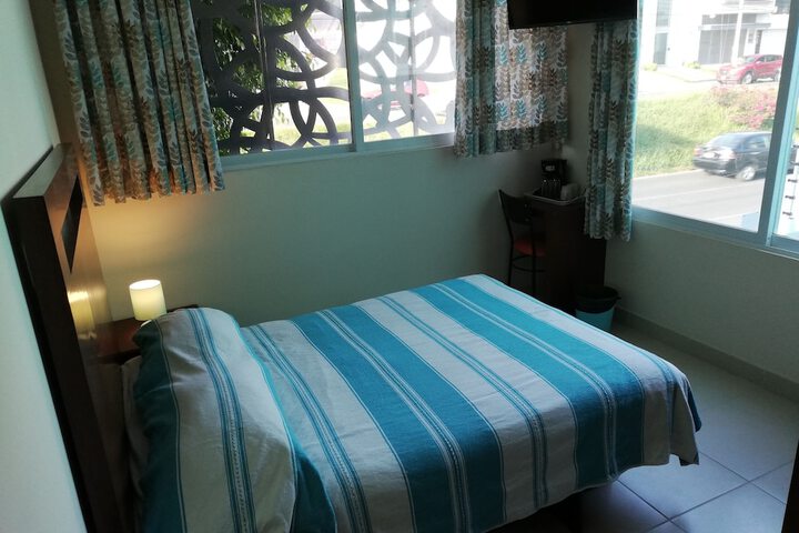 Room 8 of 40