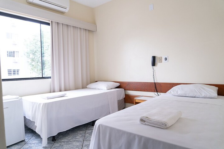 Room 13 of 32