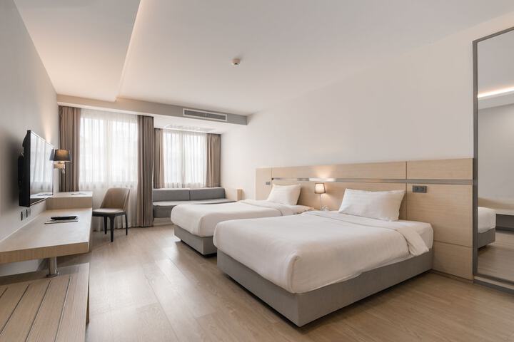 Room 12 of 85