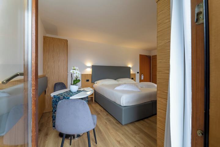 Room 55 of 180