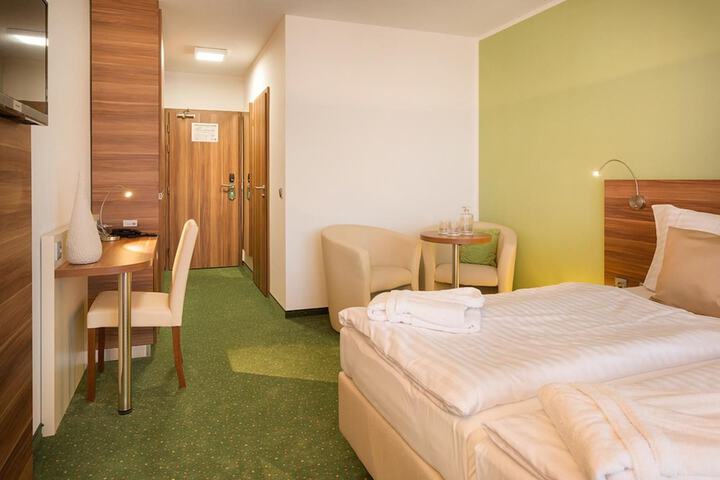 Room 13 of 48