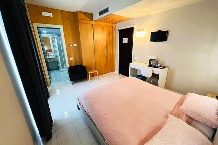 Room 20 of 64