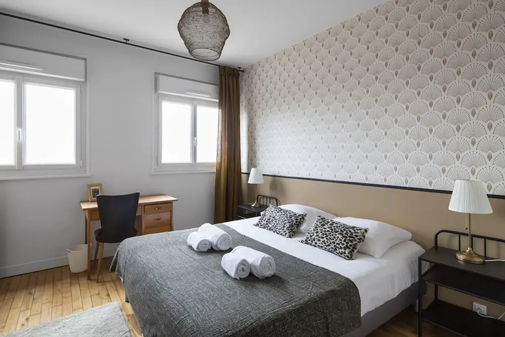 Room 2 of 8