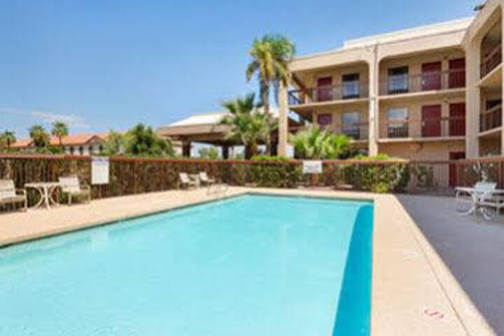 Exterior of DAYS INN PHOENIX WEST