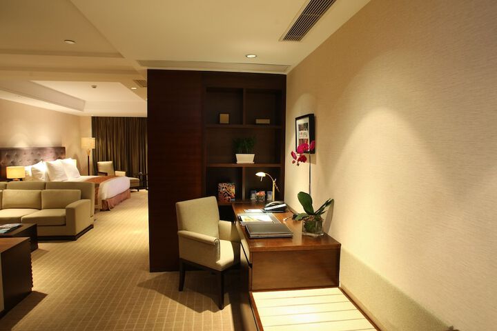 Room 6 of 85