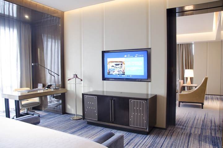 Room 53 of 107