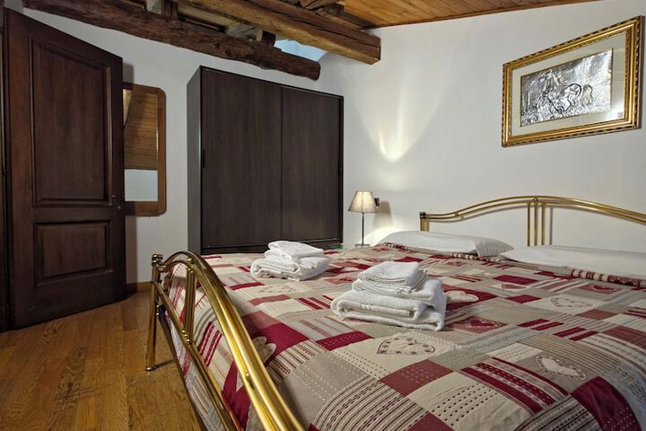 Room 3 of 52