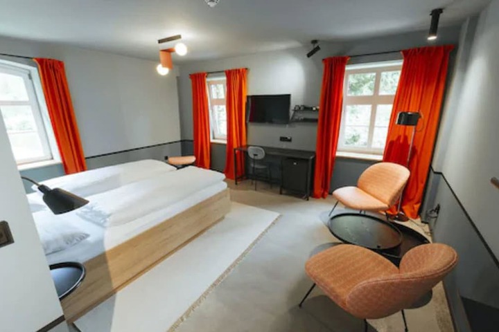 Room 8 of 50
