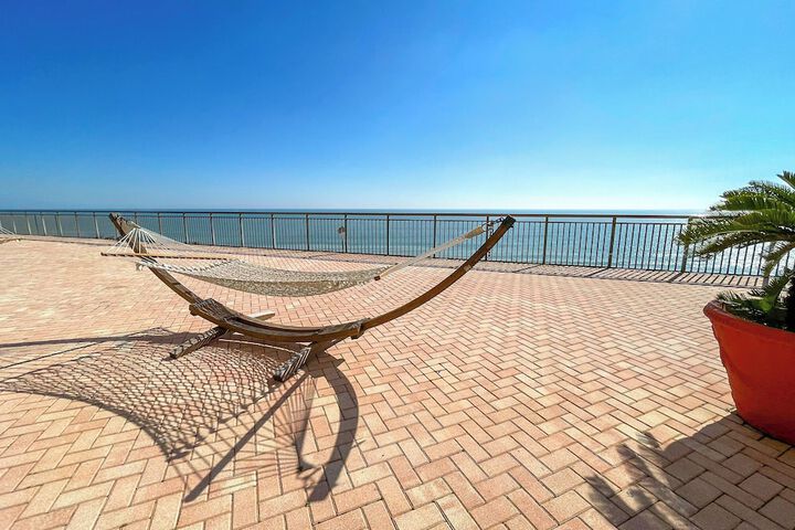 Sundeck 20 of 23