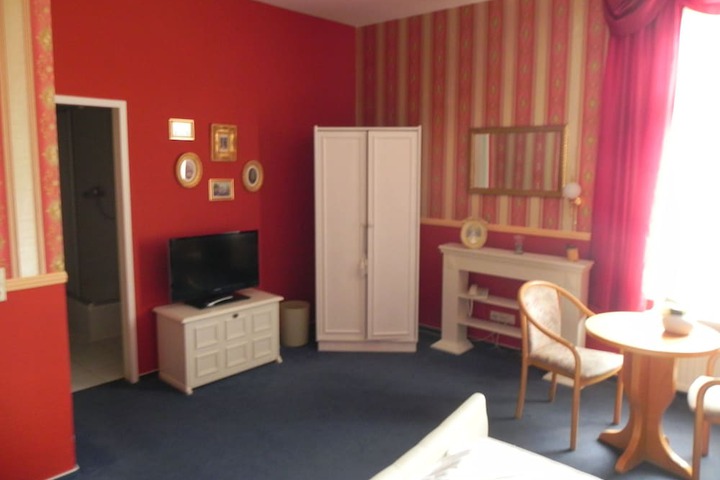 Room 22 of 38