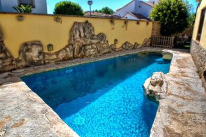 Pool 25 of 31