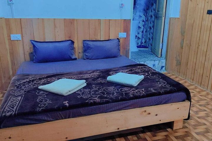Room 6 of 37