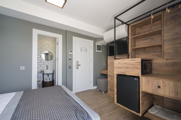 Room 8 of 64