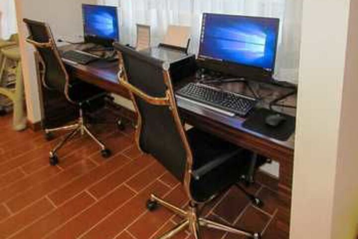 Business Center 7 of 74