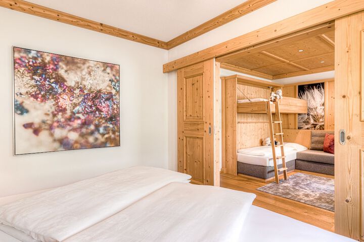 Room 4 of 65