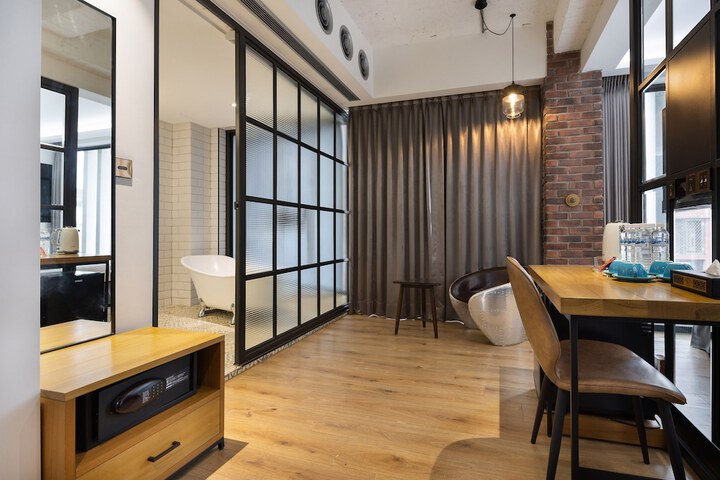 Room 17 of 151