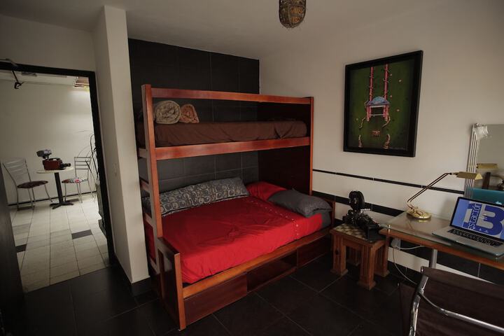 Room 4 of 80