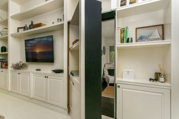 Room 9 of 21