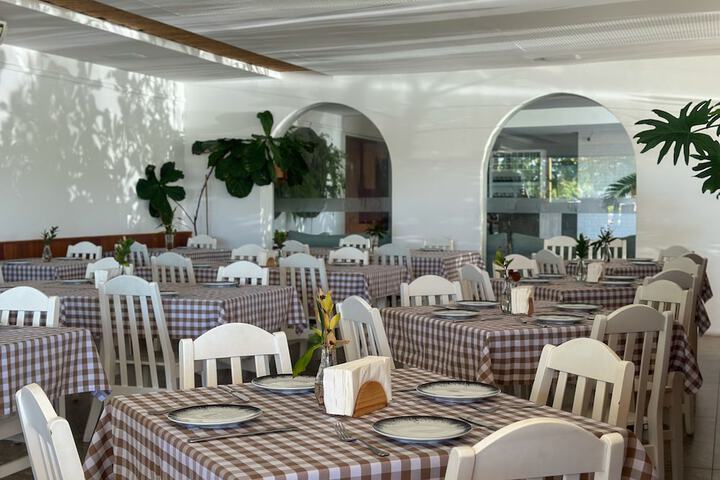 Dining 69 of 80