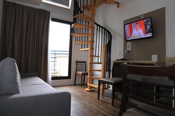 Room 33 of 54