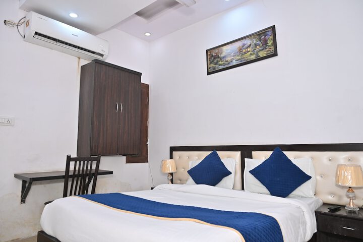 Room 8 of 27