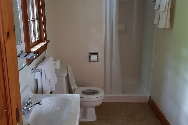 Basic 2 Queen Beds River View (2 of 17)