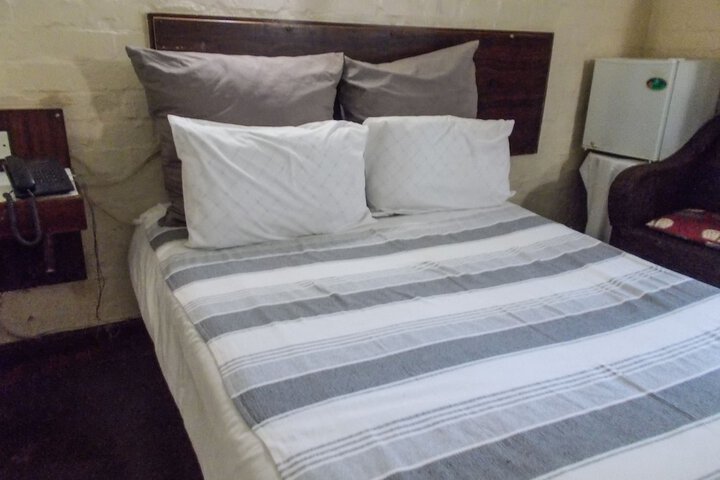 Room 3 of 37