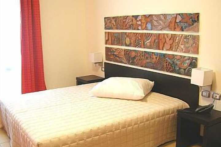 Room 17 of 39