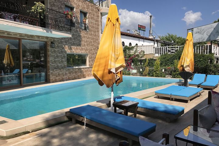 Hotel Pool