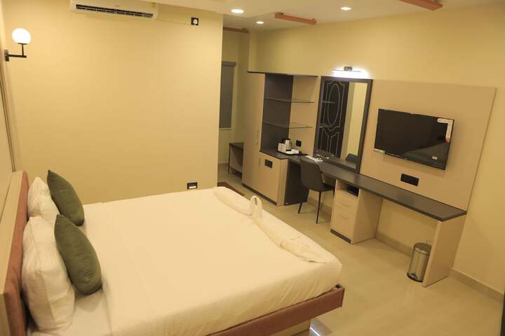 Room 33 of 114
