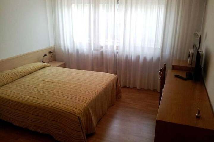 Room 3 of 34
