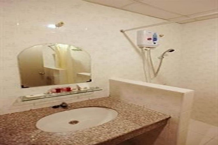 Room 15 of 27