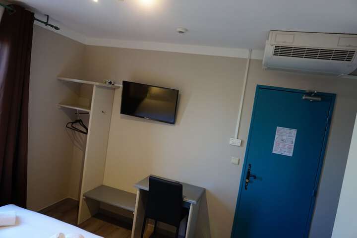Room 9 of 43