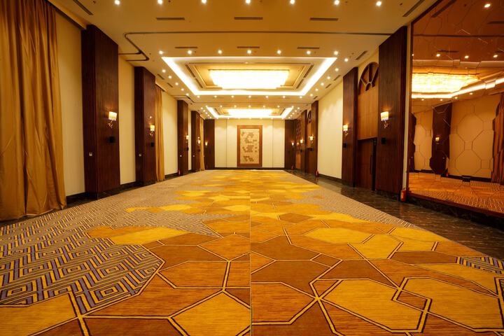 Ballroom/Hall 51 of 63