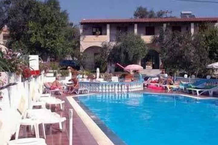 Pool 4 of 8