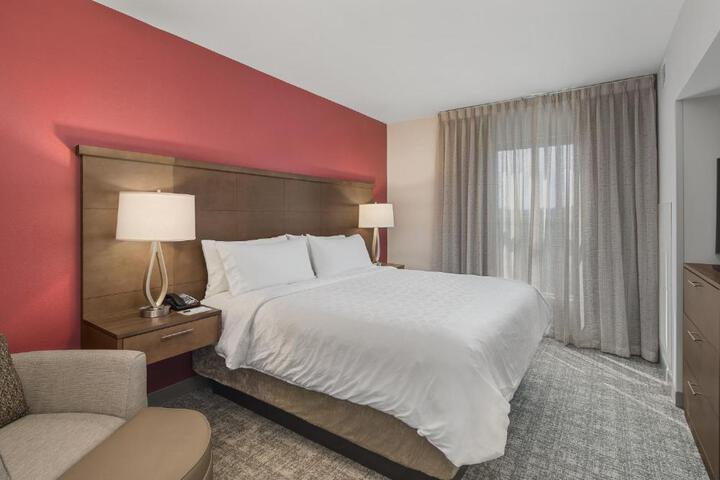 2 Bedroom Suite 1 King 2 Queen Accessible (9 of 22)