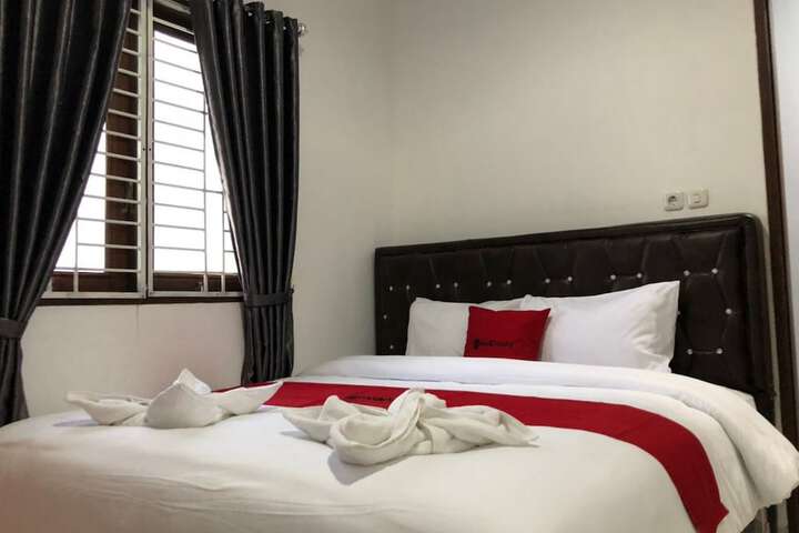 RedDoorz near CitraLand Gama City Medan