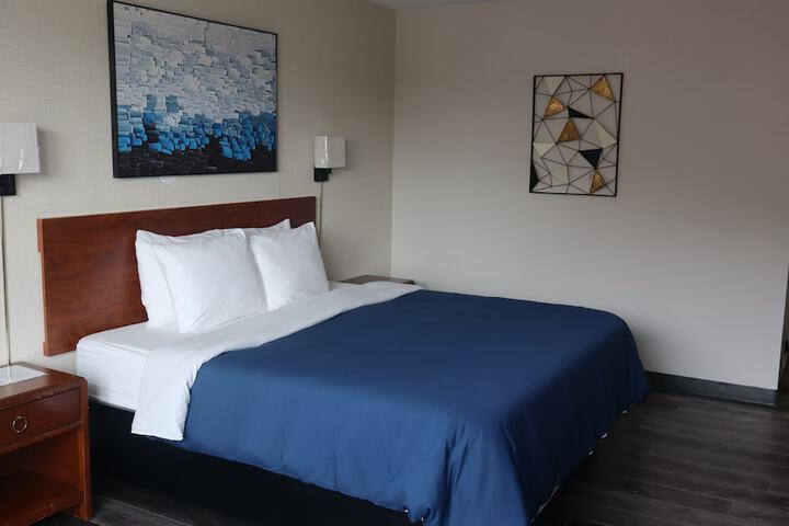 Room 5 of 28