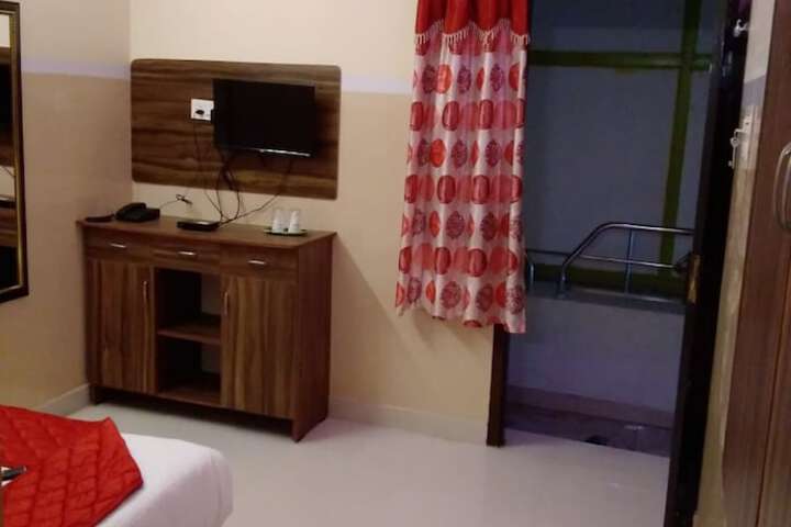 Room 6 of 10